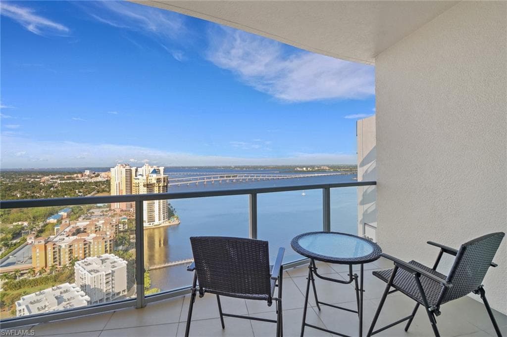 3000 Oasis Grand BLVD, FORT MYERS FL 33916-25