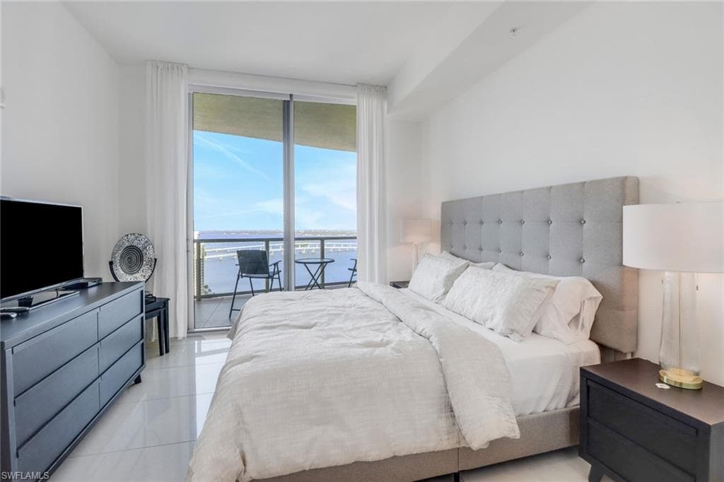 3000 Oasis Grand BLVD, FORT MYERS FL 33916-14