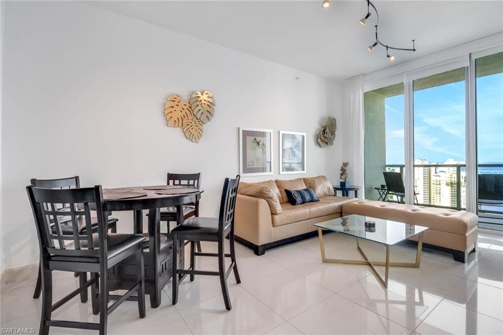 3000 Oasis Grand BLVD, FORT MYERS FL 33916-10