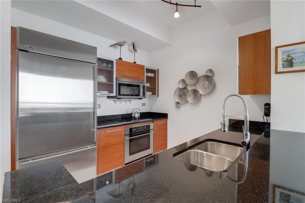 3000 Oasis Grand BLVD, FORT MYERS FL 33916-7