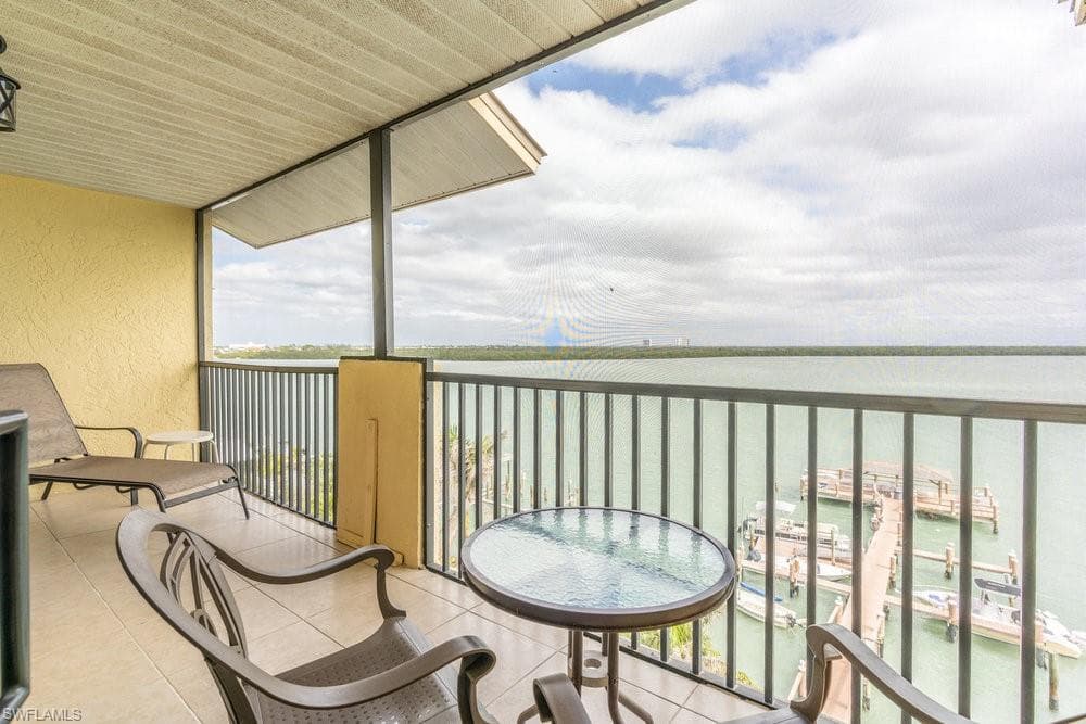 10 Tampa PL # 303, MARCO ISLAND FL 34145-17