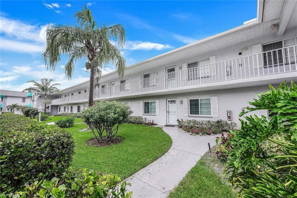 228 Belina DR # 606, NAPLES FL 34104-14