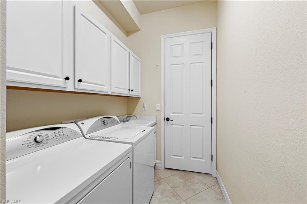 28548 Longford CT, BONITA SPRINGS FL 34135-28