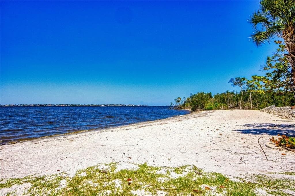 5482 Peppertree DR, FORT MYERS FL 33908-35