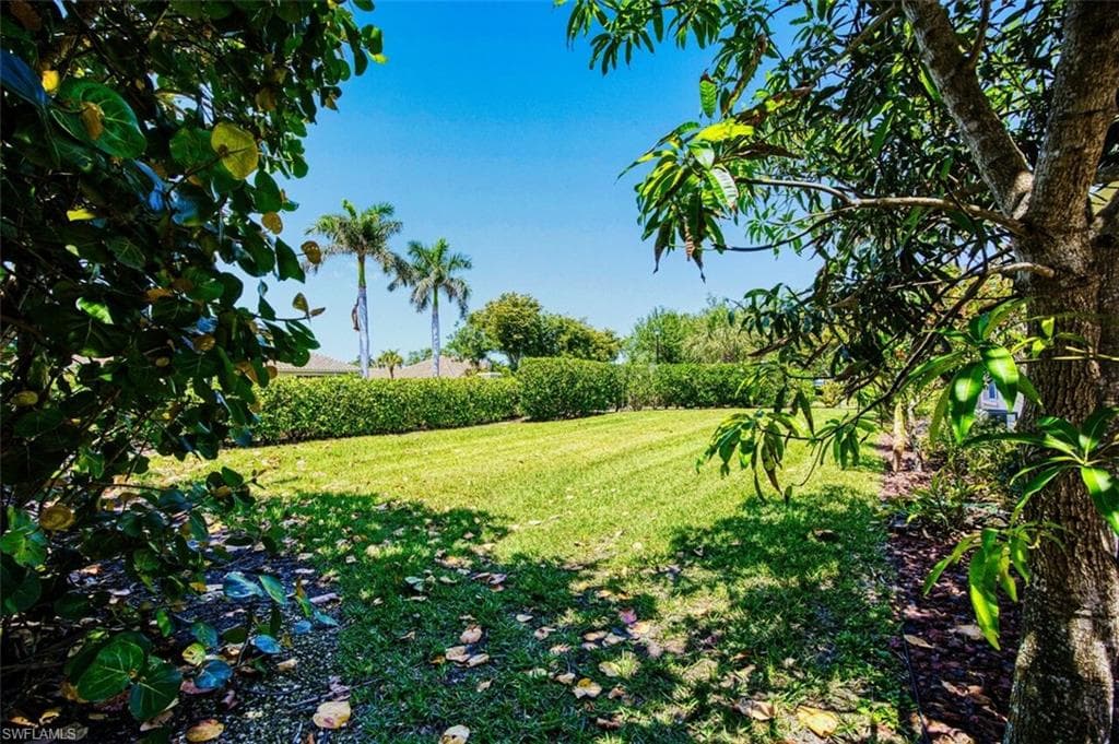 5482 Peppertree DR, FORT MYERS FL 33908-19