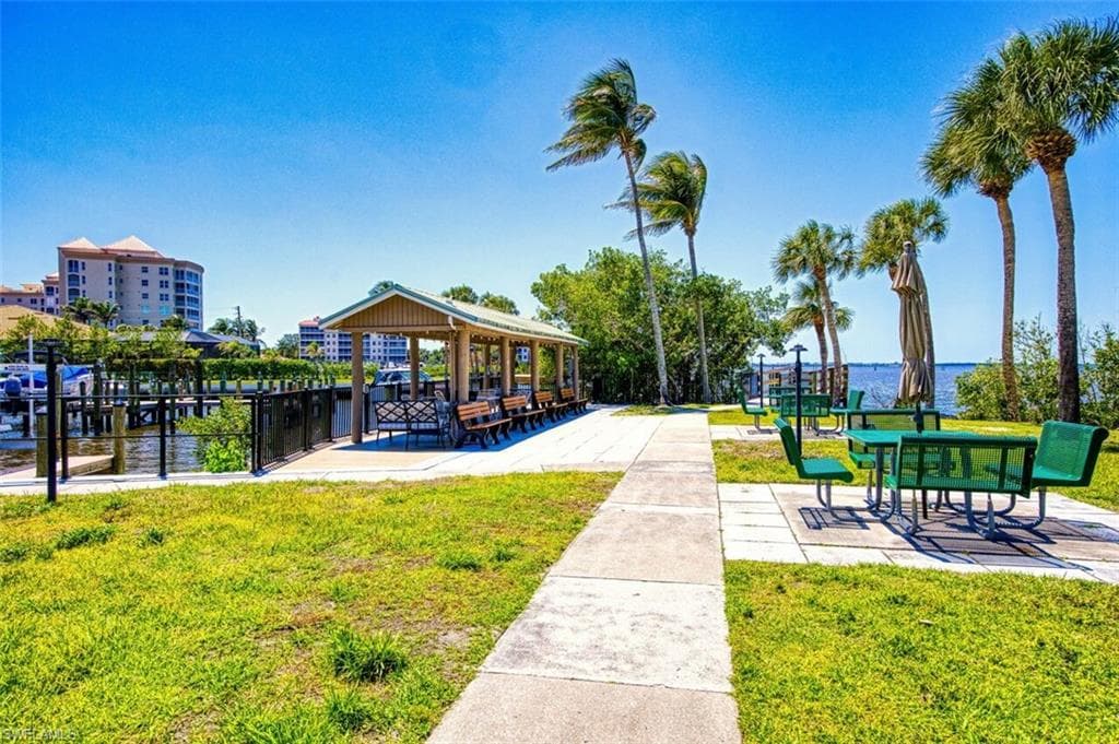 5482 Peppertree DR, FORT MYERS FL 33908-39