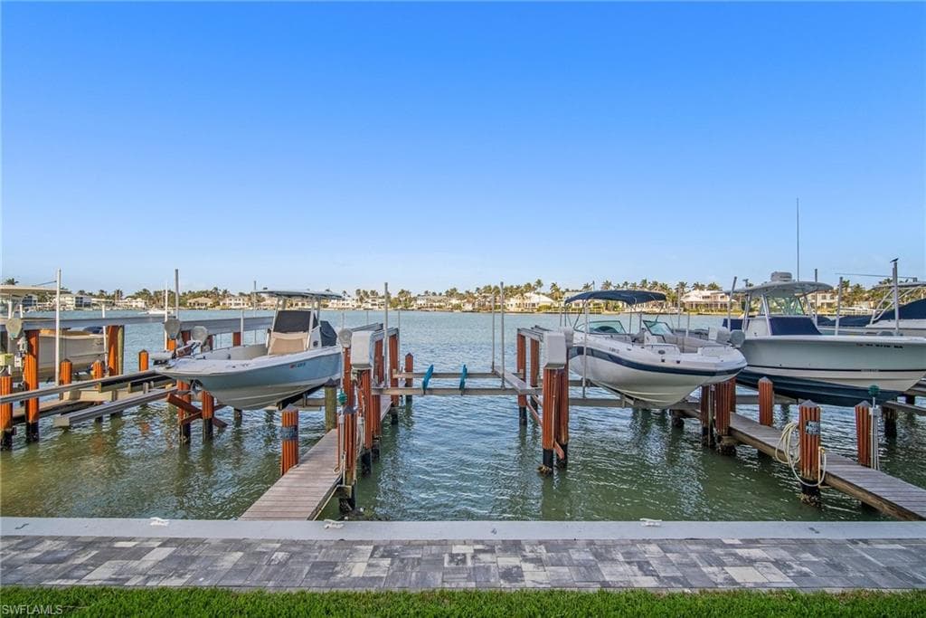 2650 Gulf Shore BLVD N # 701, NAPLES FL 34103-13