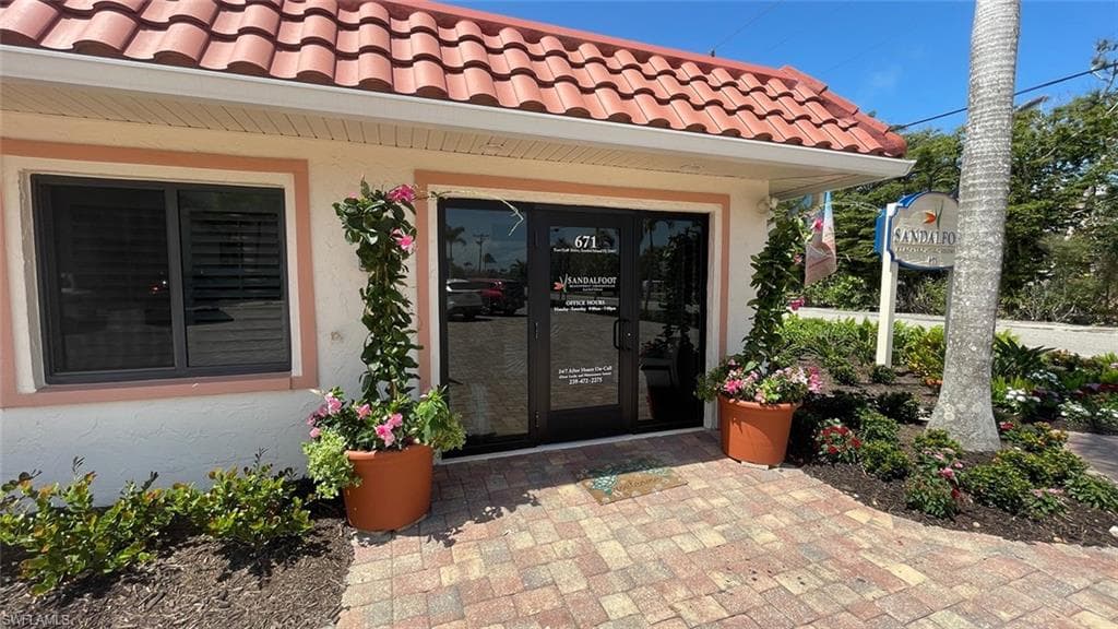 671 E Gulf DR, SANIBEL FL 33957-33