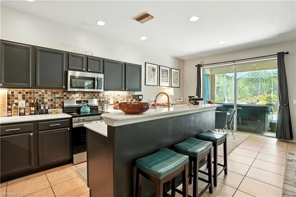 3268 Aralia CT E, ALVA FL 33920-9