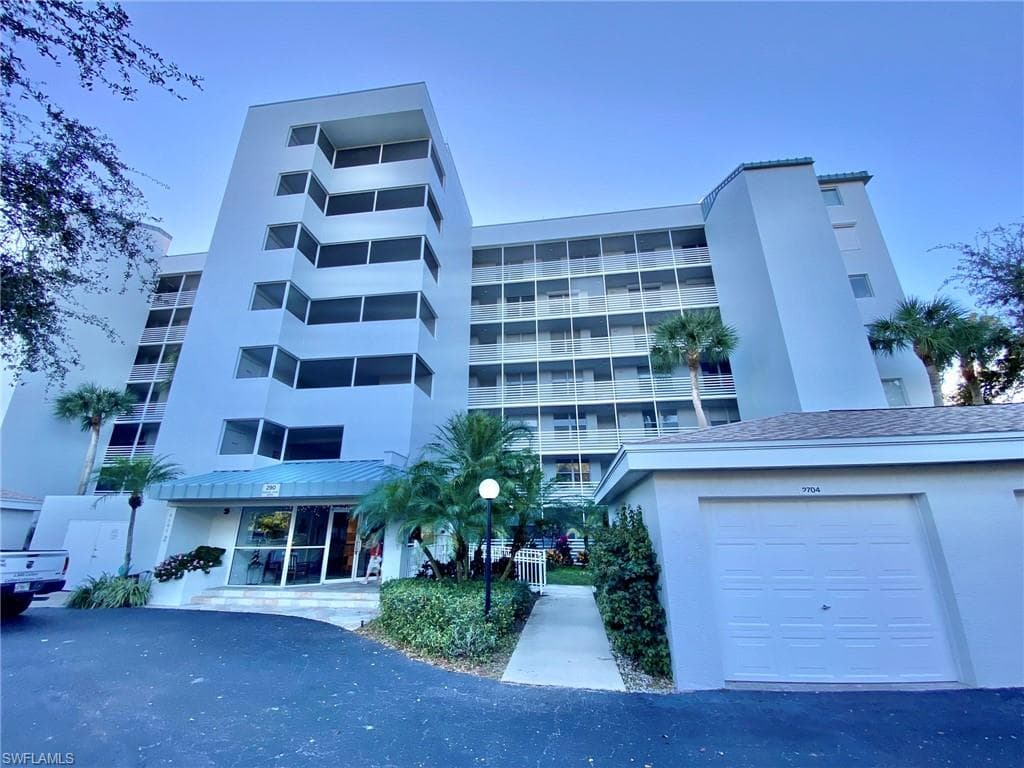 290 Naples Cove DR # 2205, NAPLES FL 34110-1
