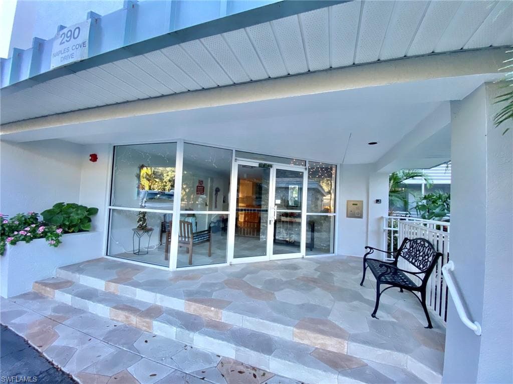 290 Naples Cove DR # 2205, NAPLES FL 34110-30