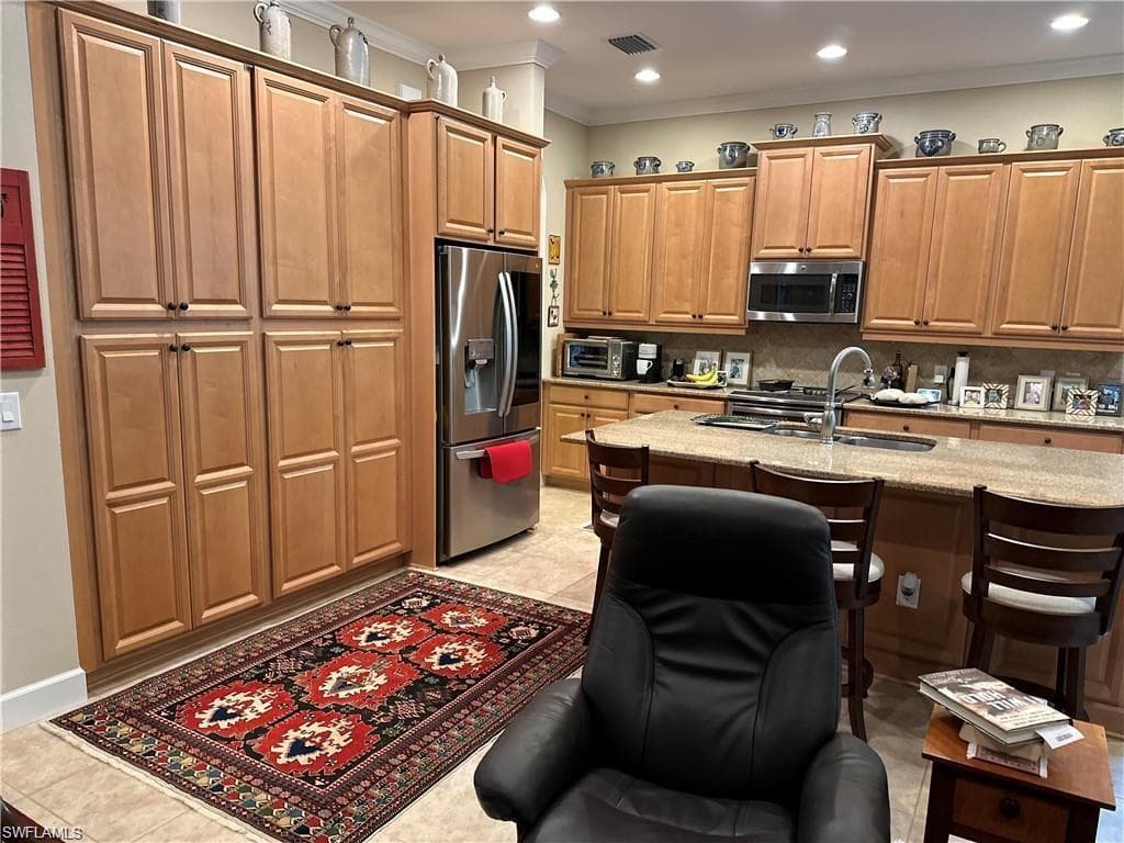 9061 Isla Bella CIR, BONITA SPRINGS FL 34135-8