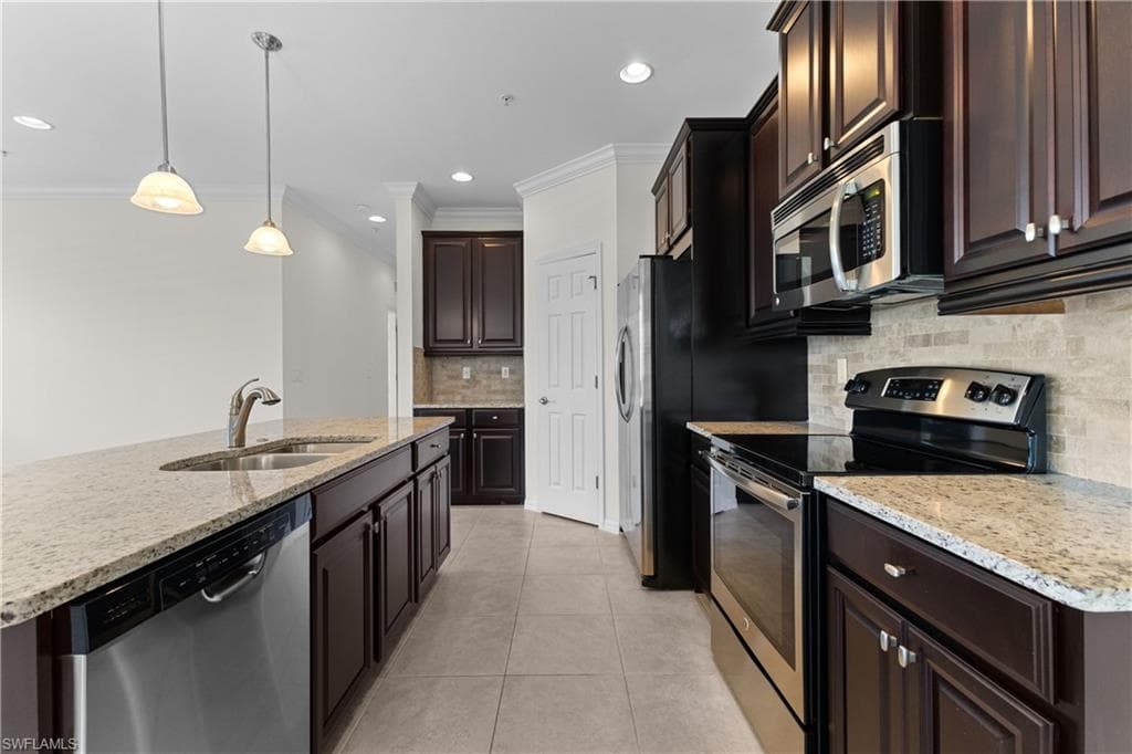 8531 Violeta ST # 203, ESTERO FL 34135-8