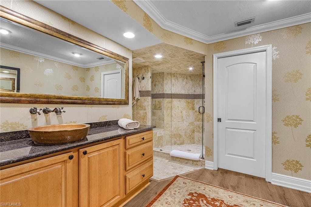 124 Pinebrook DR, FORT MYERS FL 33907-12