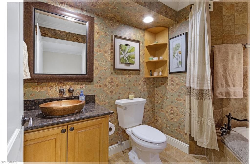 124 Pinebrook DR, FORT MYERS FL 33907-14