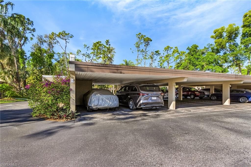 124 Pinebrook DR, FORT MYERS FL 33907-20