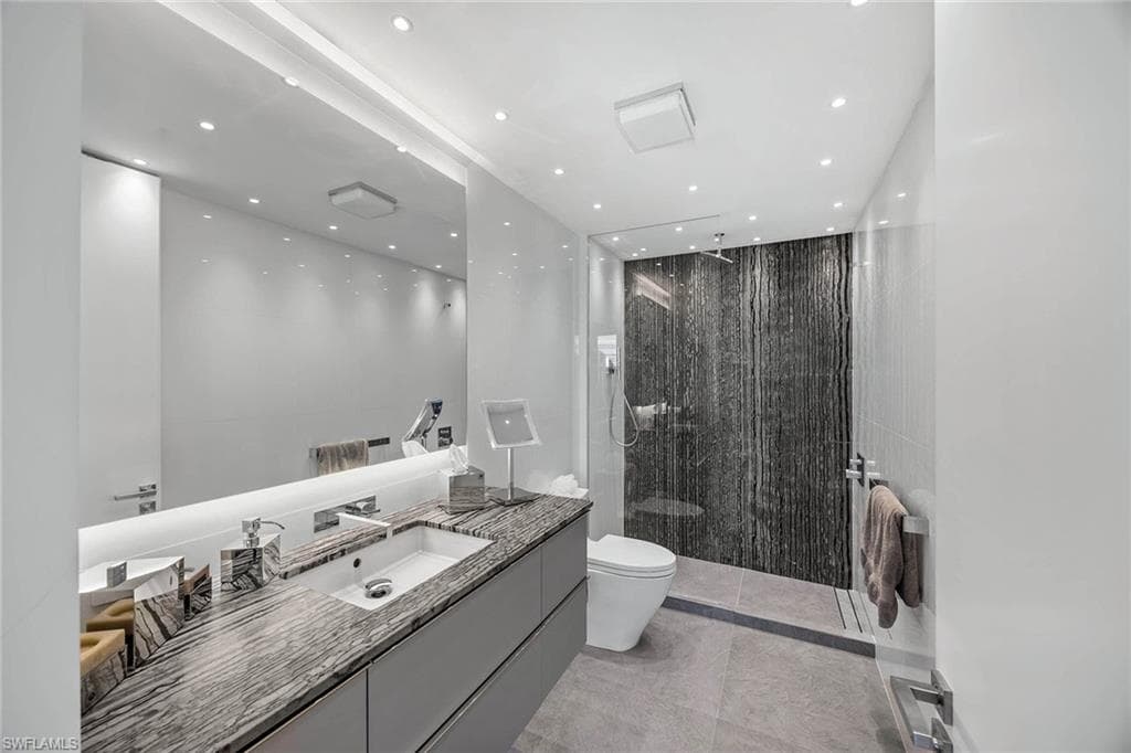 425 Dockside DR # 905, NAPLES FL 34110-24