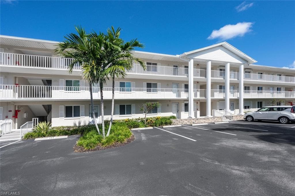 3062 Sandpiper Bay CIR # K103, NAPLES FL 34112-2