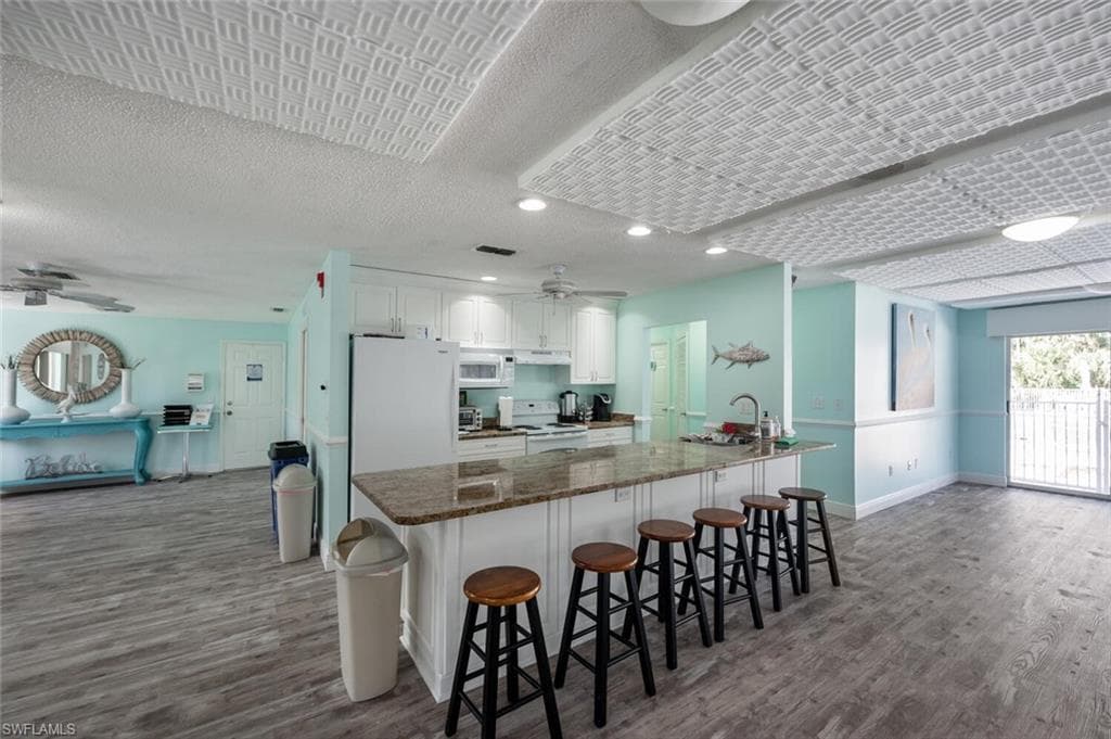 3062 Sandpiper Bay CIR # K103, NAPLES FL 34112-32