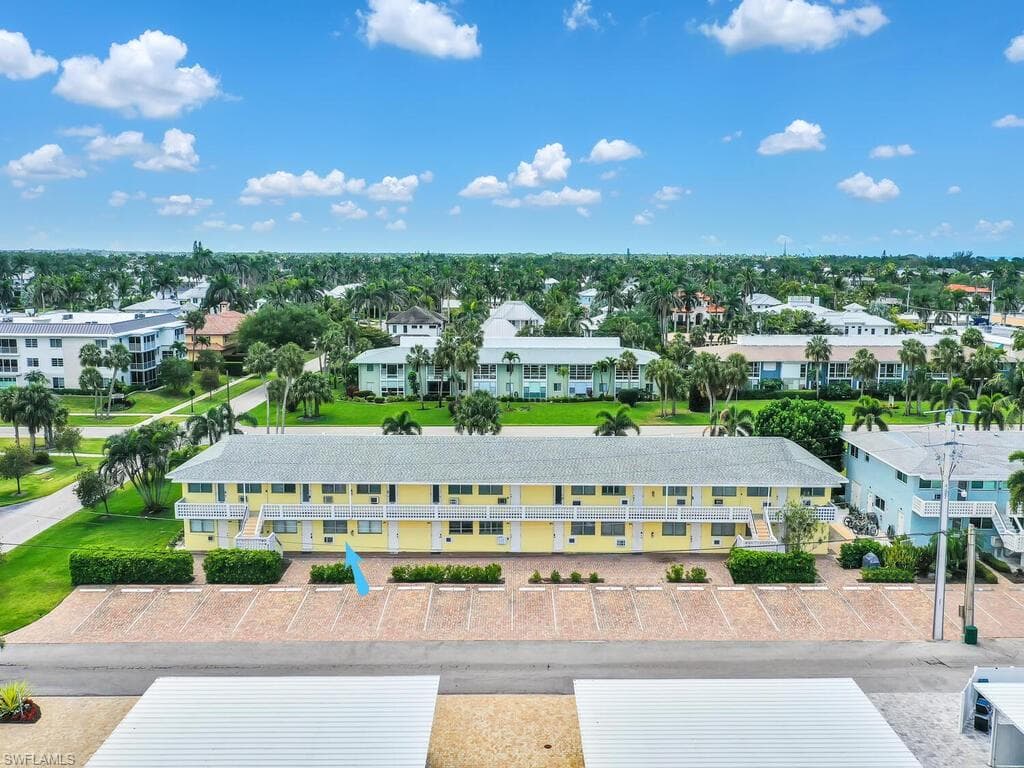 473 12th AVE S # B8, NAPLES FL 34102-1