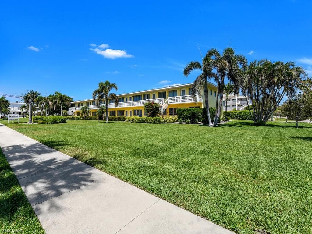 473 12th AVE S # B8, NAPLES FL 34102-5