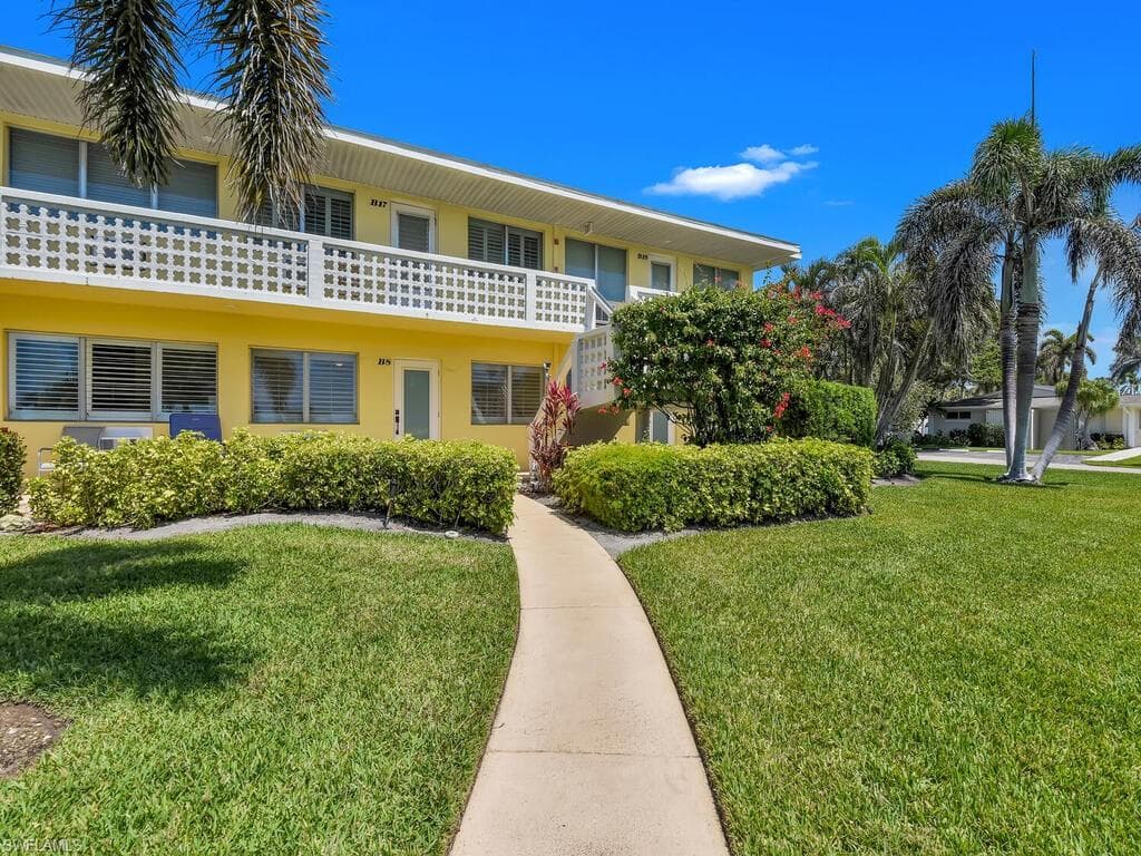 473 12th AVE S # B8, NAPLES FL 34102-2