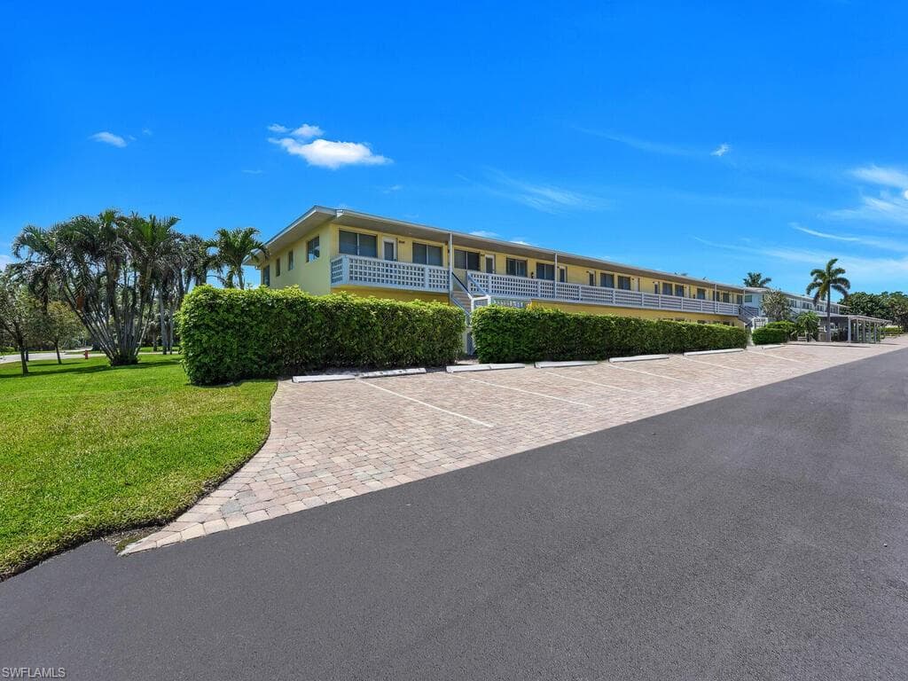 473 12th AVE S # B8, NAPLES FL 34102-4