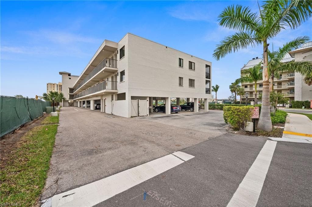260 Southbay DR # 207, NAPLES FL 34108-16