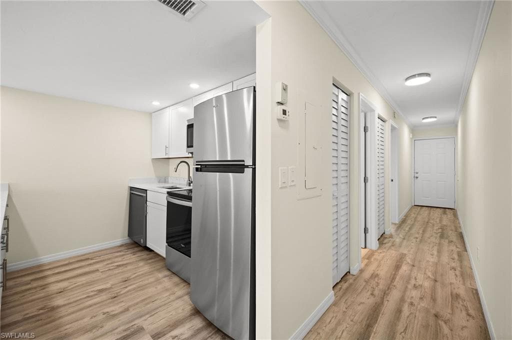 260 Southbay DR # 207, NAPLES FL 34108-2