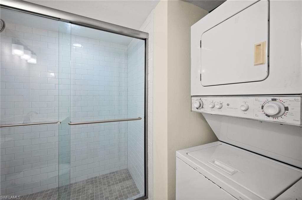 260 Southbay DR # 207, NAPLES FL 34108-13