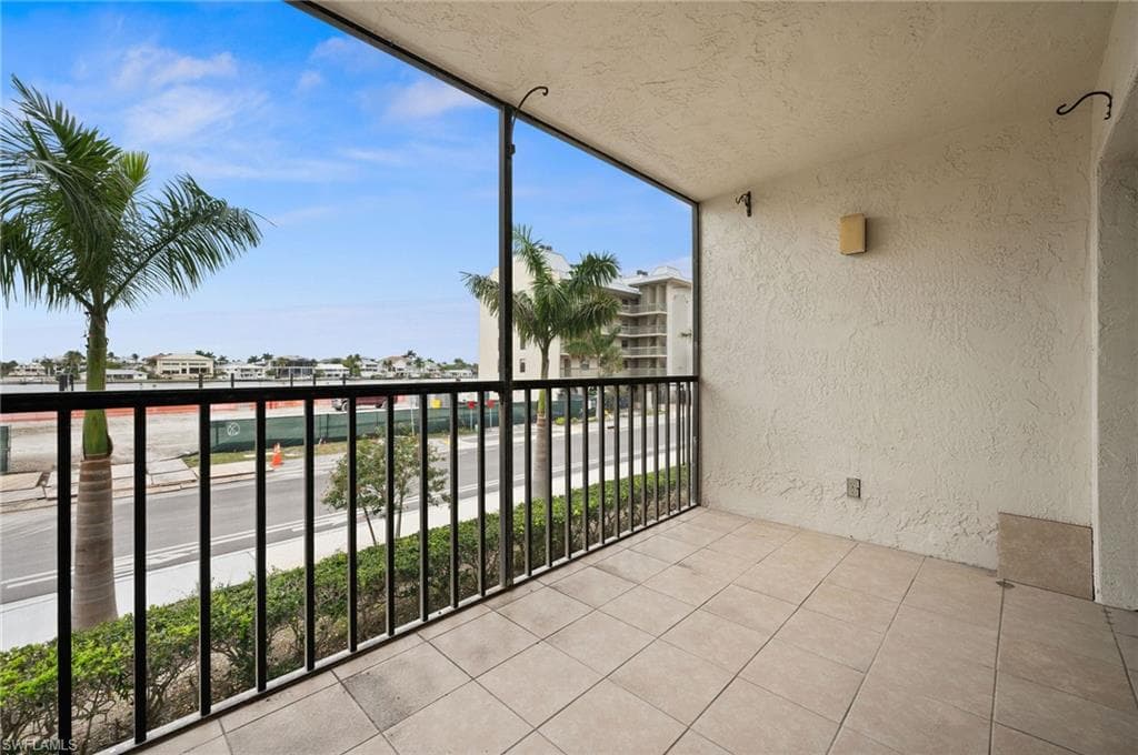 260 Southbay DR # 207, NAPLES FL 34108-14