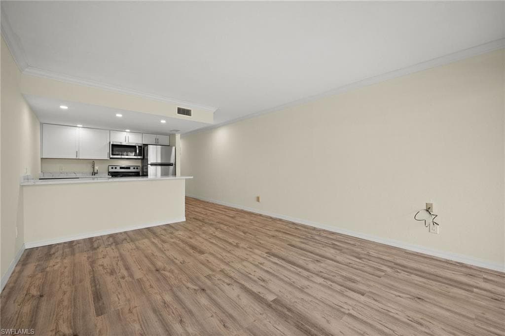 260 Southbay DR # 207, NAPLES FL 34108-3