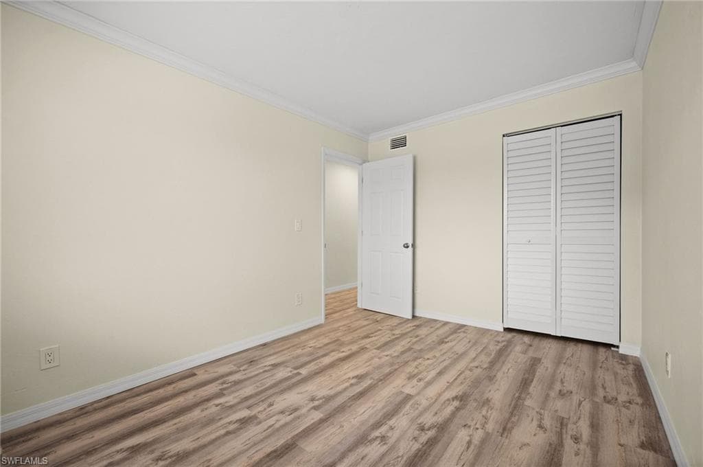 260 Southbay DR # 207, NAPLES FL 34108-7