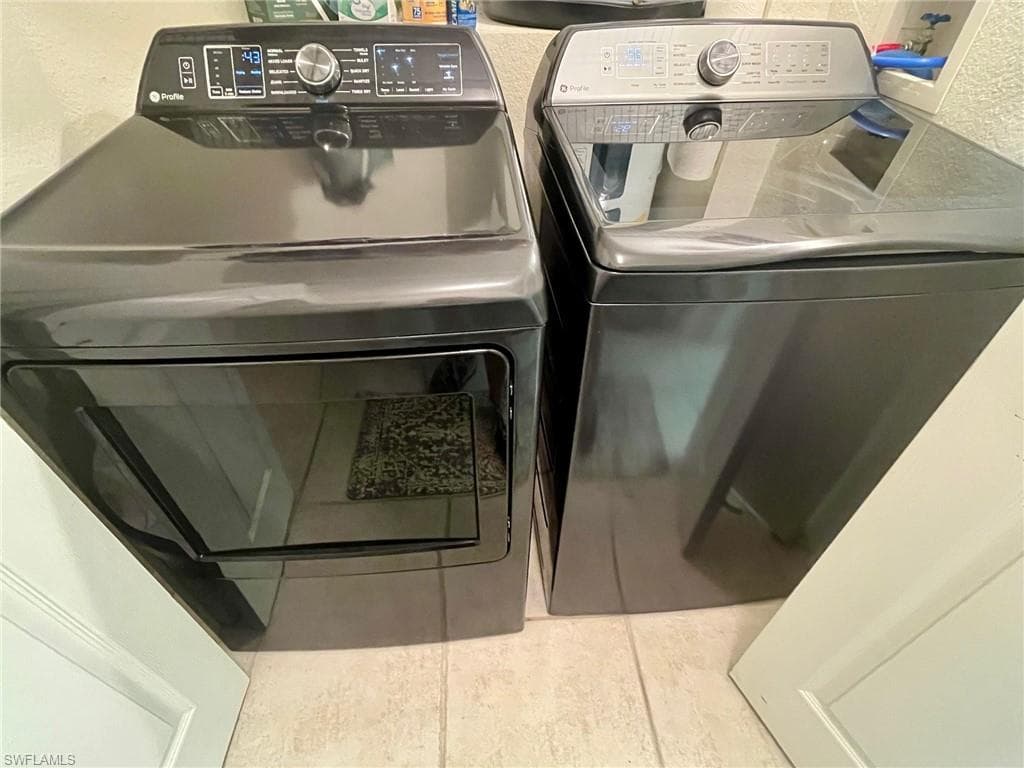 6813 Satinleaf RD S # 103, NAPLES FL 34109-18