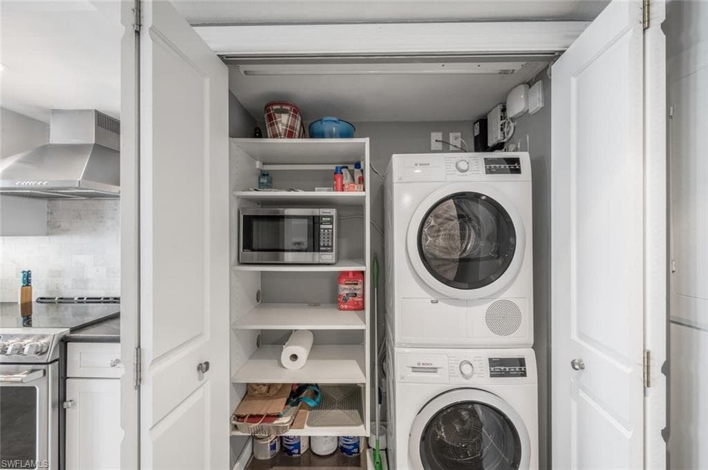 2381 Gulf Shore BLVD N # 503, NAPLES FL 34103-33