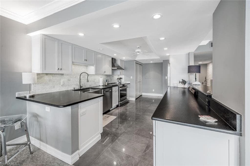 2381 Gulf Shore BLVD N # 503, NAPLES FL 34103-14