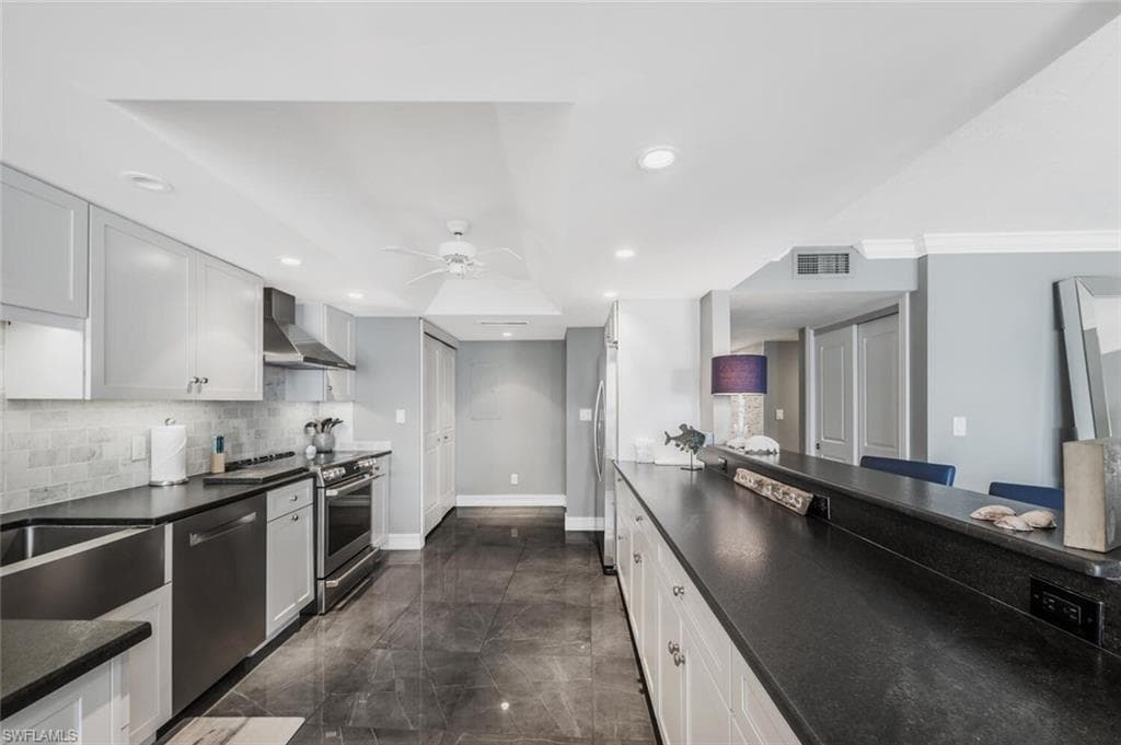 2381 Gulf Shore BLVD N # 503, NAPLES FL 34103-18