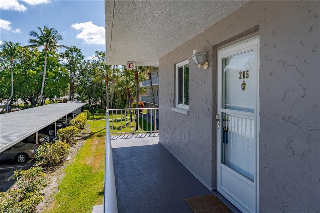 5515 Rattlesnake Hammock RD # 205, NAPLES FL 34113-26