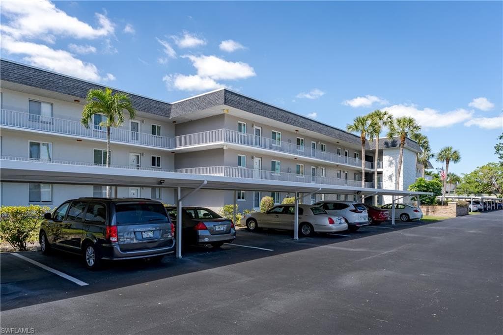 5515 Rattlesnake Hammock RD # 205, NAPLES FL 34113-5