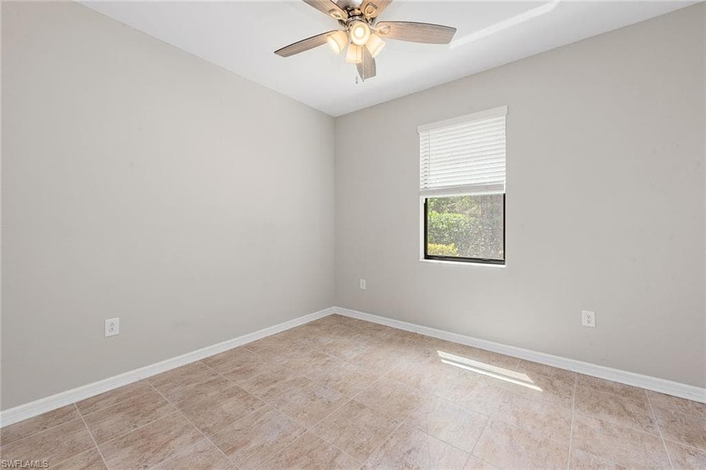 9403 Foxglove LN, NAPLES FL 34120-22