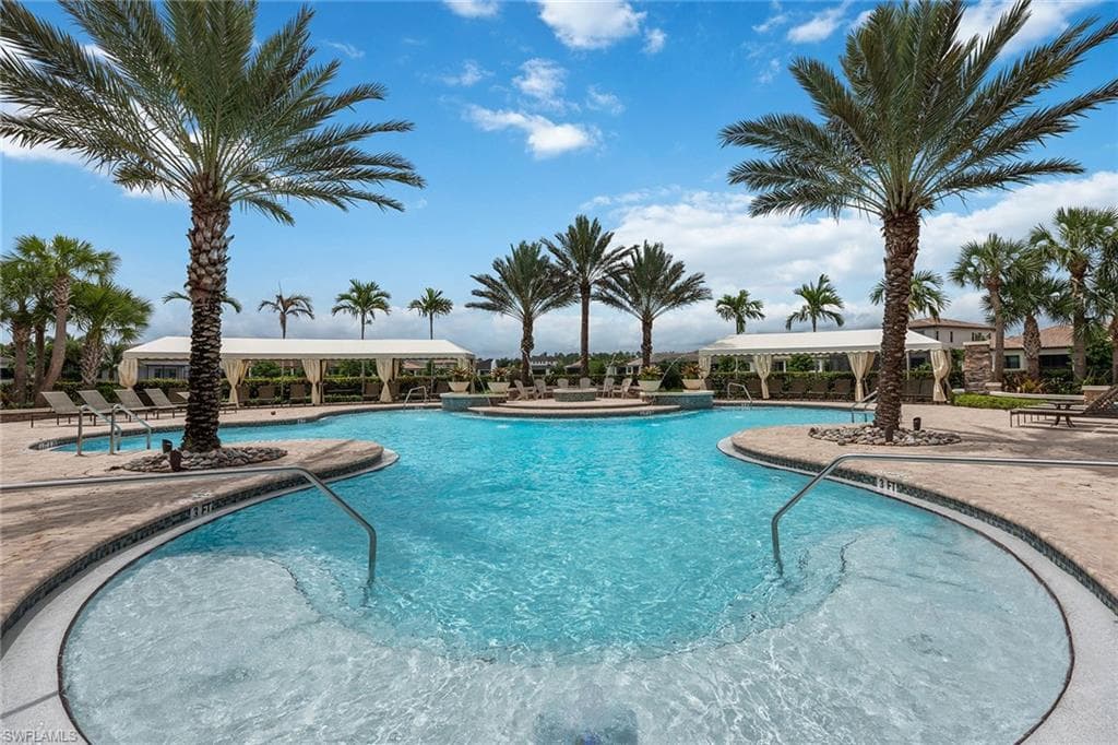 9403 Foxglove LN, NAPLES FL 34120-45