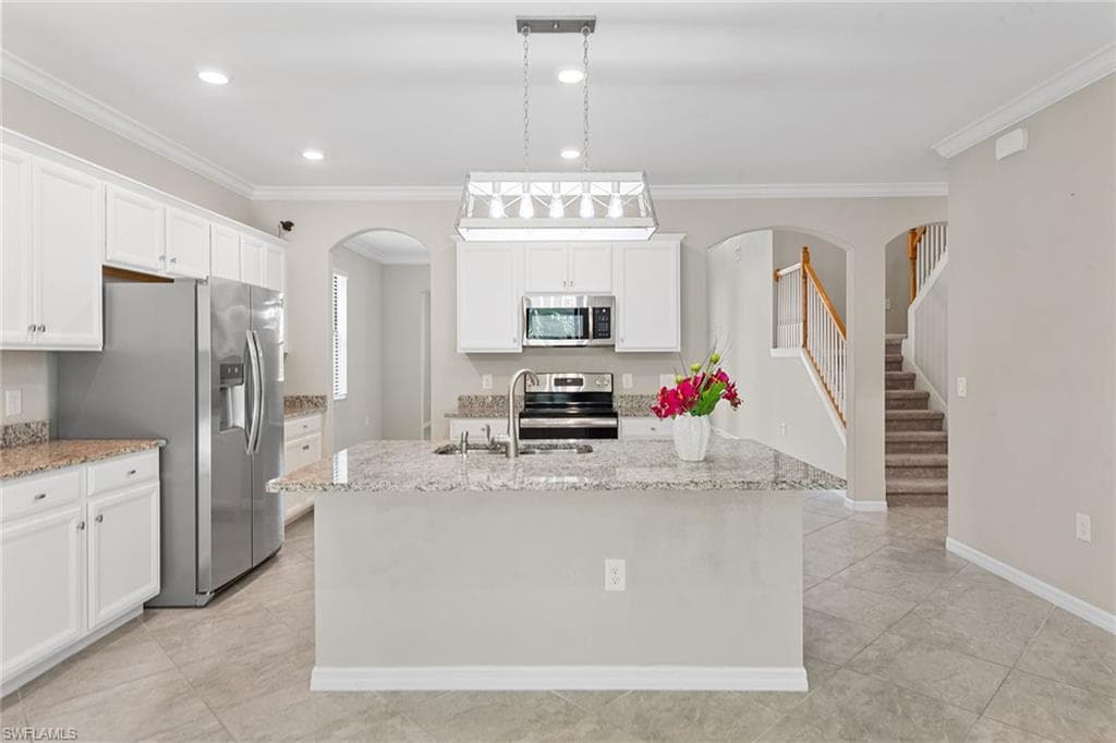 9403 Foxglove LN, NAPLES FL 34120-9