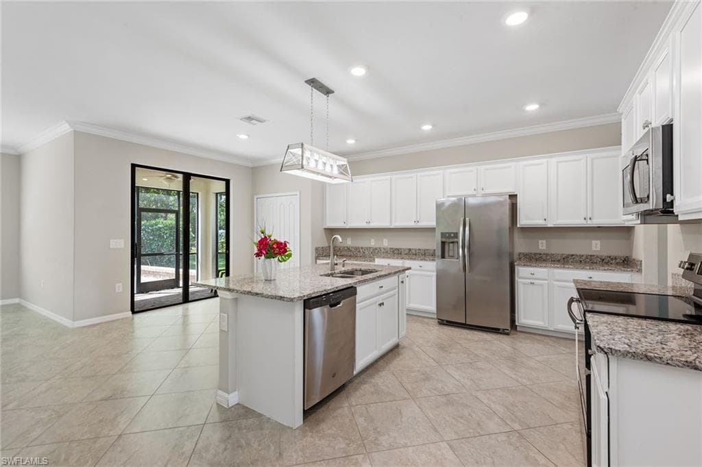 9403 Foxglove LN, NAPLES FL 34120-10