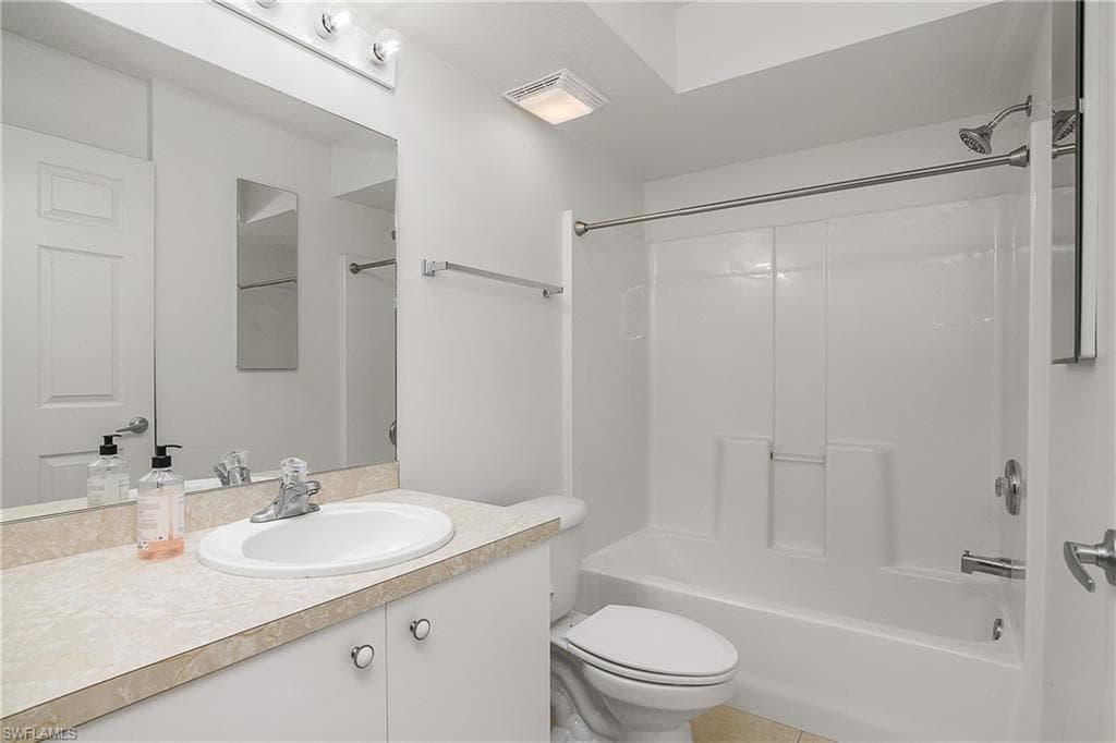 4965 Sandra Bay DR # 102, NAPLES FL 34109-22