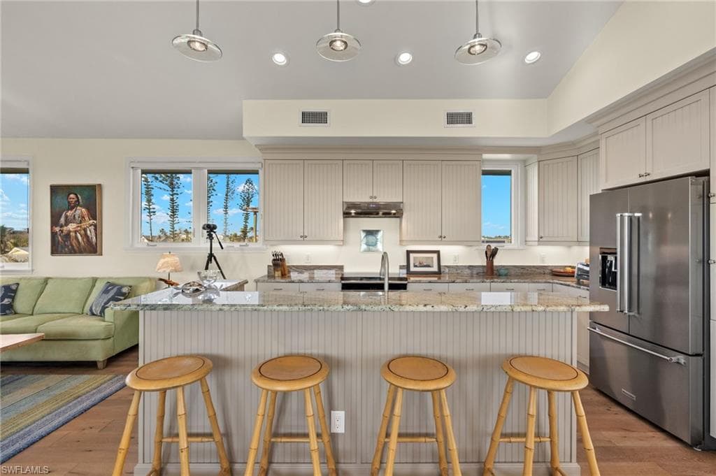 2190 Camino Del Mar DR, SANIBEL FL 33957-4