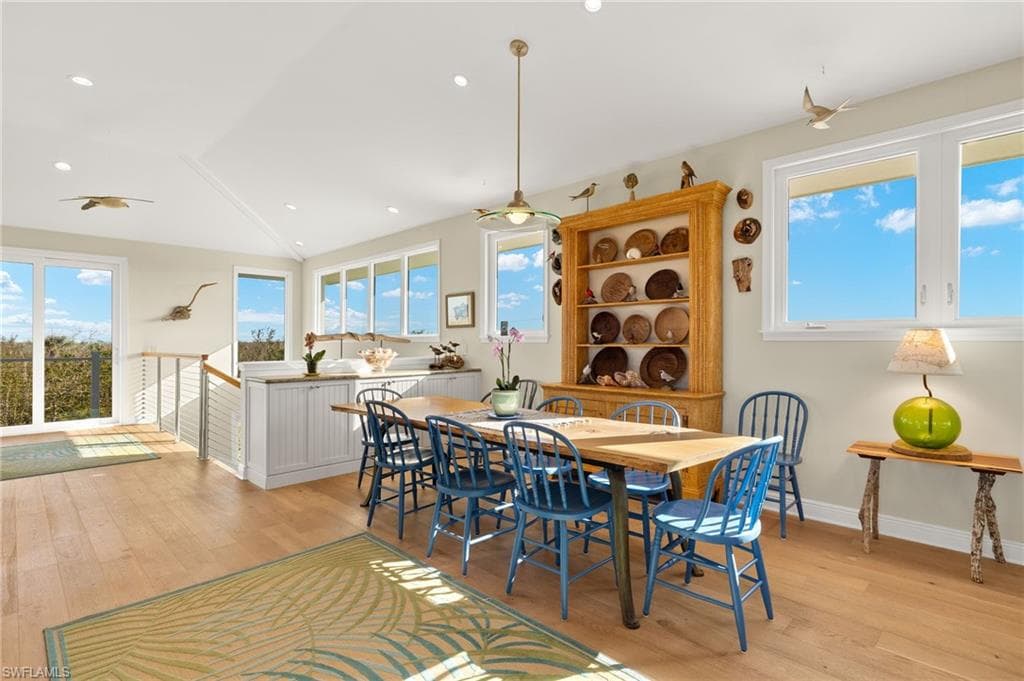 2190 Camino Del Mar DR, SANIBEL FL 33957-9