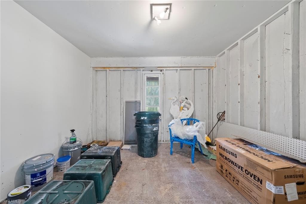 2162 Egret CIR, SANIBEL FL 33957-35