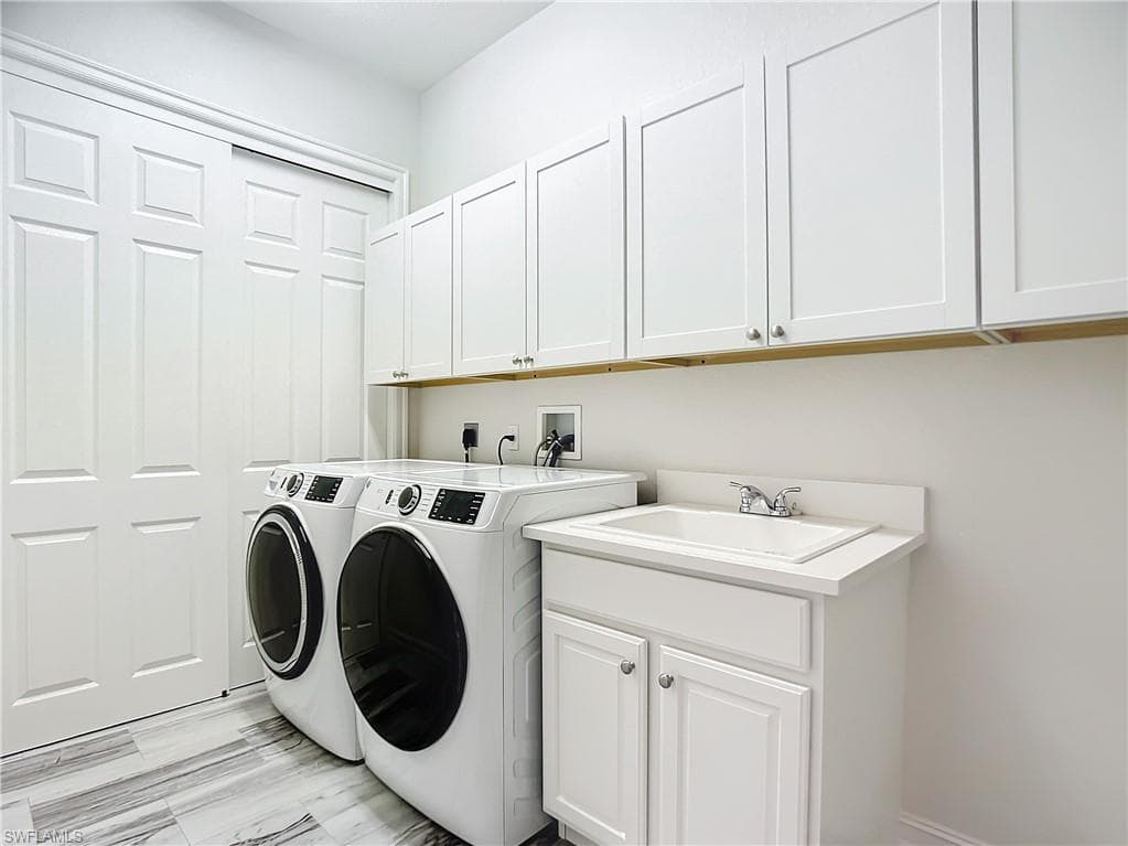 4752 STRATFORD CT # 1404, NAPLES FL 34105-29