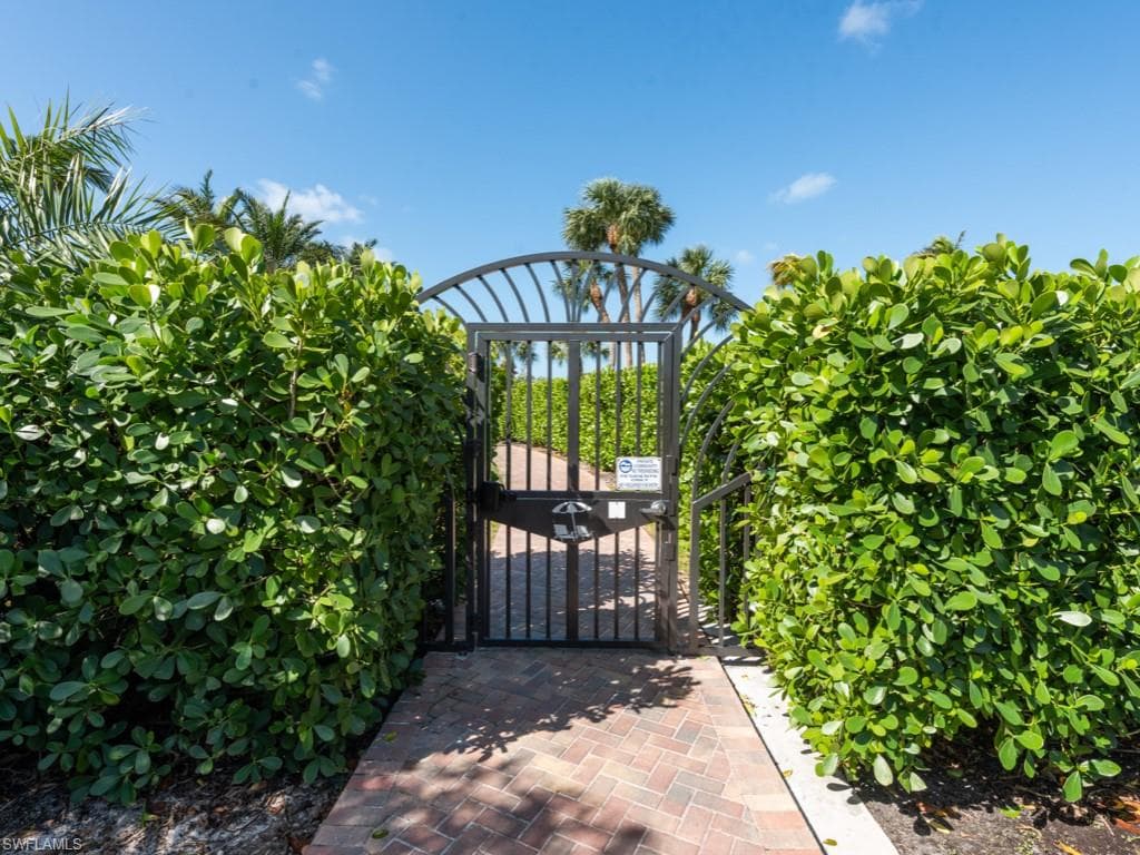 645 Seaview CT # K2, MARCO ISLAND FL 34145-17