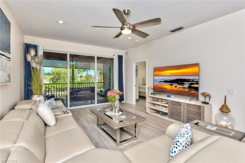 10045 Heather LN # 204, NAPLES FL 34119-2